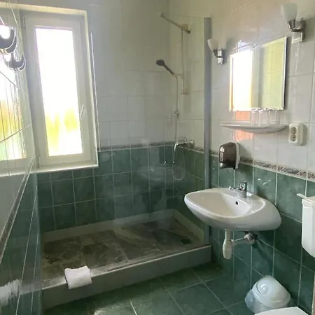 Zoeldhaz Panzio Bed & Breakfast Gyenesdias