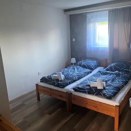 Bed & Breakfast Zoeldhaz Panzio Gyenesdias