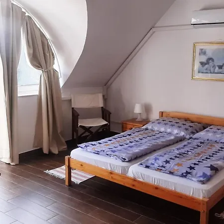 Bed & Breakfast Zoeldhaz Panzio Gyenesdias
