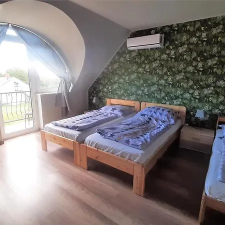 Zoeldhaz Panzio Bed & Breakfast Gyenesdias
