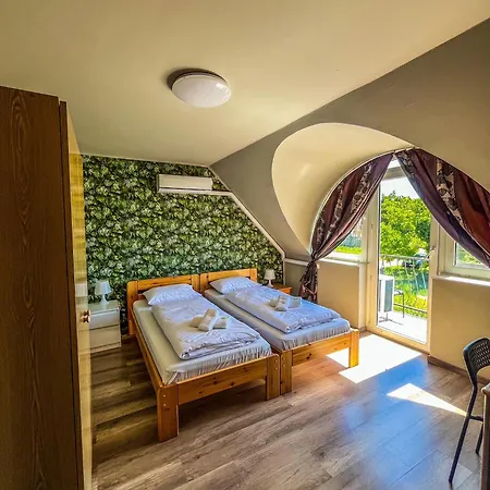Zoeldhaz Panzio 4*