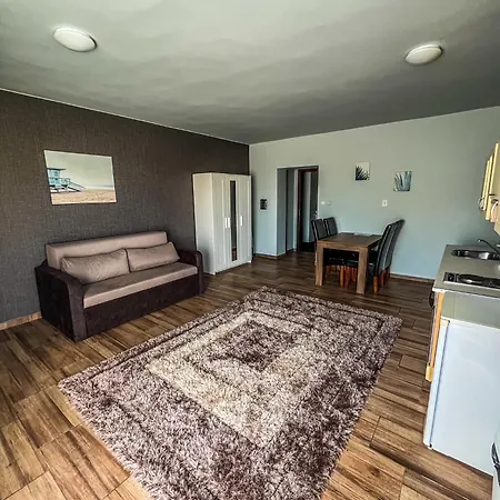 Zoeldhaz Panzio B&B 기에네스디아스