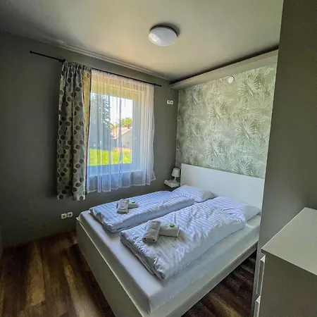 Zoeldhaz Panzio B&B 기에네스디아스