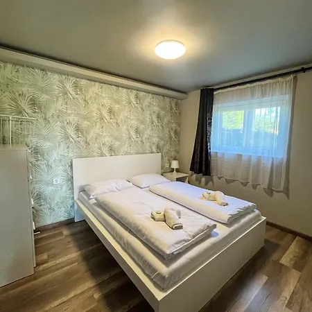 Zoeldhaz Panzio B&B 기에네스디아스