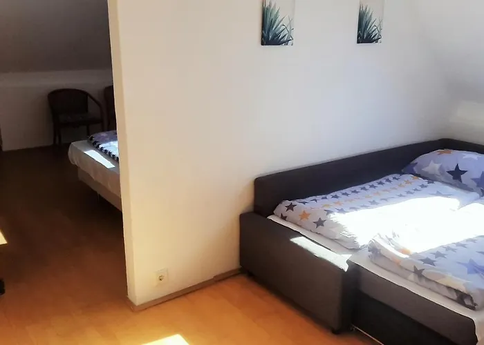 Zoeldhaz Panzio 住宿加早餐酒店 根尼斯迪亚斯