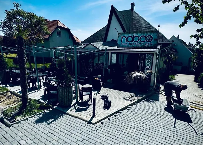 Zoeldhaz Panzio 住宿加早餐酒店 4*